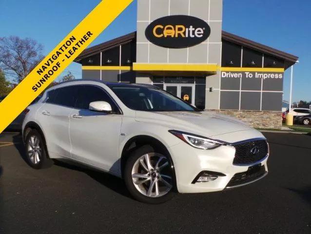  2017 INFINITI QX30 Premium