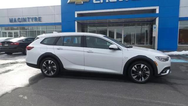  2019 Buick Regal TourX Essence