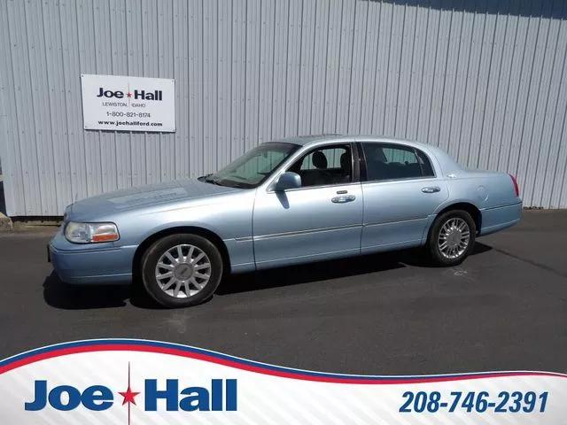  2006 Lincoln Town Car Signature Limited