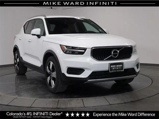  2019 Volvo XC40 MOMENTUM