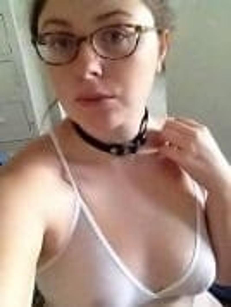 Hi gentlemen   I'm 28yr old divorced mom ! I’m Fun & Energetic, Sexy, Sophistica